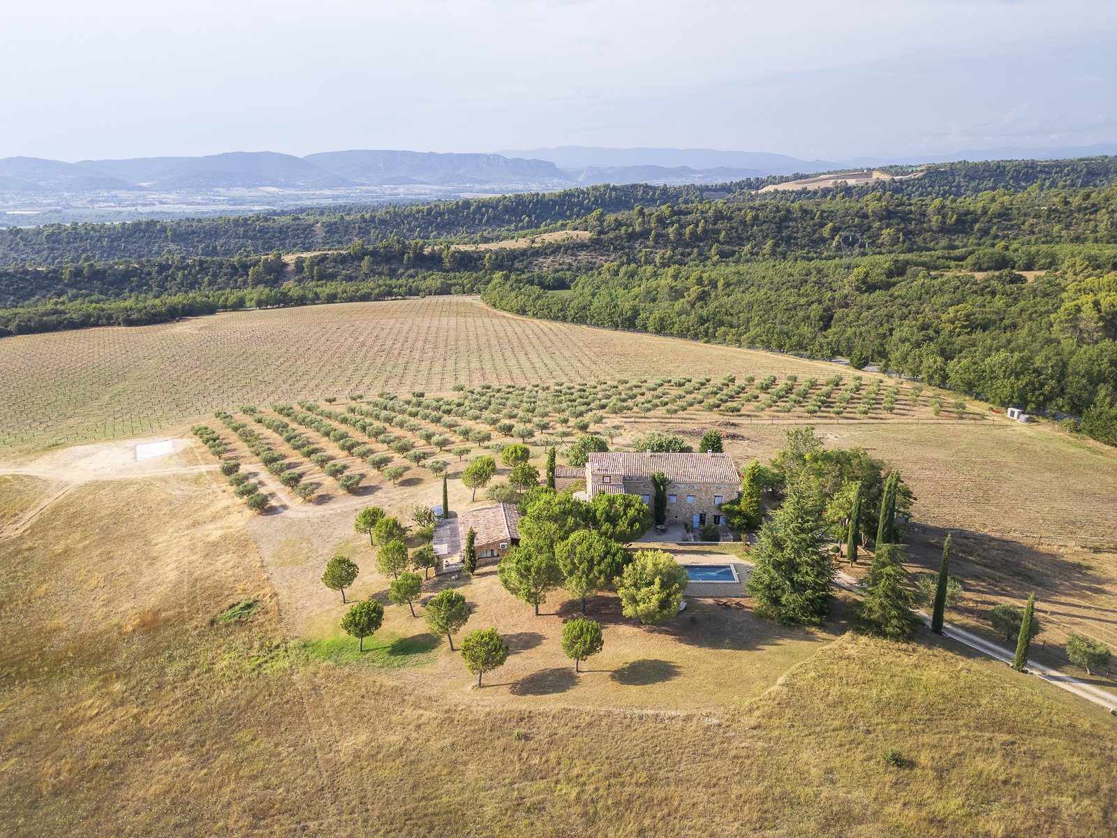 point de vue aérien sur le clos devançon