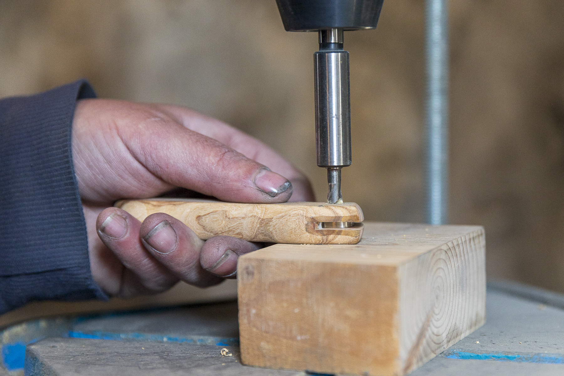 étape de fabrication d'un couteau chez Mikaël Trocherie